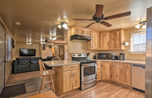 Henrieville House | Cozy Home w/Canyon Views: 2 Mi to Grand Staircase