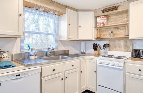 Miller Southside House | Cozy home walking distance to the VT Lane stadium.