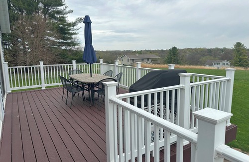 Apple River House | Cozy home with beautiful LAKE VIEW!