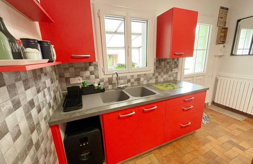 Loches Cottage | Cozy Home with Modern Comforts, Near Château & Markets, in Charming Loches, WiFi Included