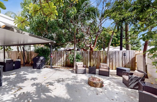 Southwest House | Cozy home with enclosed backyard, fire pit, central AC, wifi