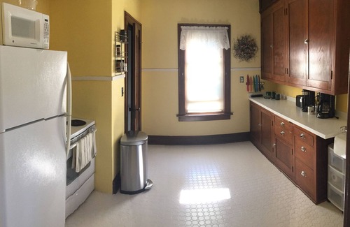 Wisconsin Rapids House | Cozy home with large porch near downtown riverfront, dining and entertainment