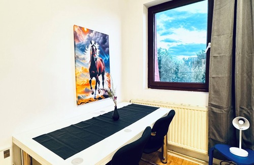 Meidling Apartment | Cozy House Terrace &Garden Sleeps 34