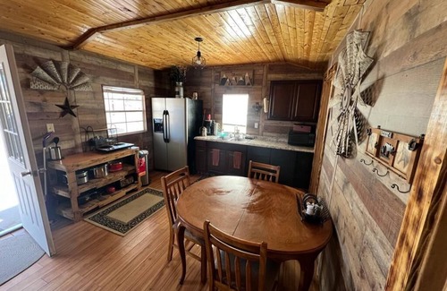 Payson House | Cozy house w/min away from outdoor adventures. Hiking, off roading & more.