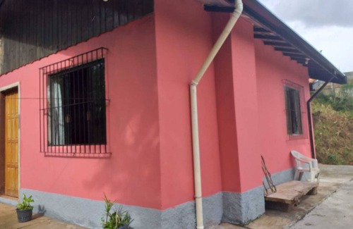 Campos do Jordao Cottage | Cozy house with fireplace. Recanto da Lagoinha.