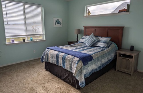 Rathdrum House | Cozy house with fenced in back yard. Pet-Friendly!