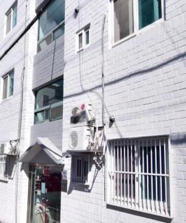 Jinju Apartment | Cozy house with terrace Near the courthouse shift Netflix available for free Board games