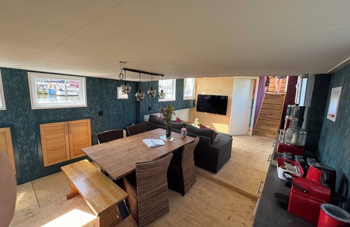 Andijk Boat Rental | "Cozy houseboat 'Anna' on the IJsselmeer - pure relaxation!"