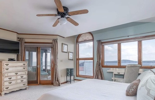 Malta House | Cozy, immaculate, lake front property. Only a few minutes to Saratoga Springs!