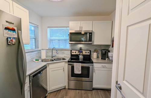 South Lamar House | Cozy in Heart of S. Lamar - Longer stay discounts available.