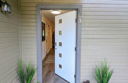 South Lamar House | Cozy in Heart of S. Lamar - Longer stay discounts available.