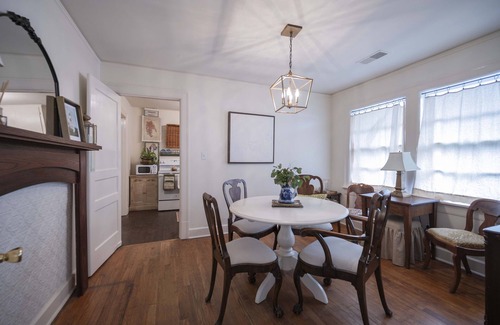Murfreesboro House | Cozy in the city.blocks to MTSU & 1 mile stroll down Main to historic Square