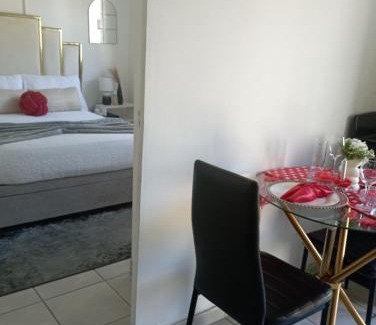 Pomona House | Cozy-inn