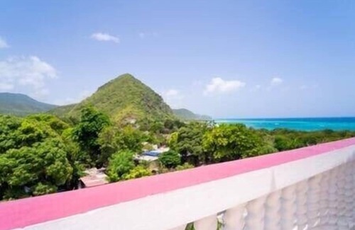 Bull Bay House | Cozy Jamaican Getaway Room