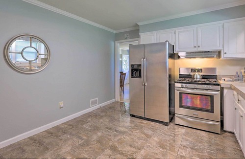Jonesboro House | Cozy Jonesboro Abode w/ Yard - 18 Mi to Dtwn!