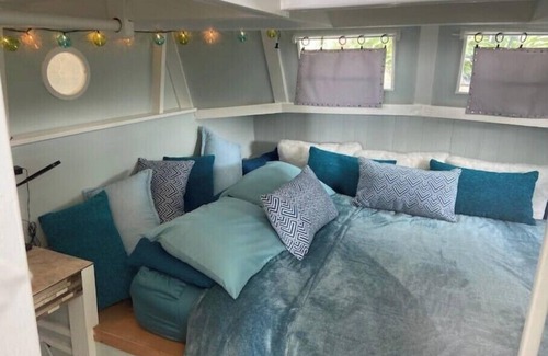 Kealakekua Bed & Breakfast | Cozy jungle boat hideaway with stunning ocean view