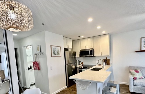 Coconut Grove Condo | Cozy Kailua condo all to yourself, Only a 5 minute walk to Kailua Town 7/30