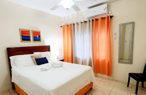 Beverly Hills Apartment | Cozy Kingston Getaway Ideally located
