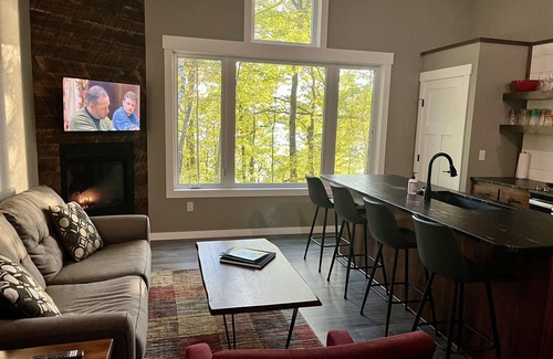 Sturgeon Lake Cabin | Cozy Lake Cabin in the Woods