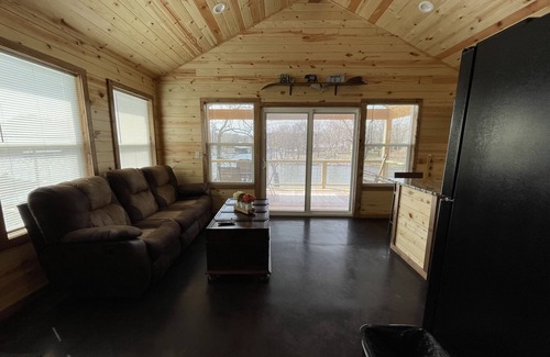 Grove Cabin | Cozy lake front Cabin that's perfect for two!