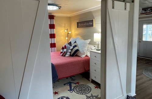 Long Branch House | Cozy Lake Front Cabin for Romantic Getaway or a Family Vacation