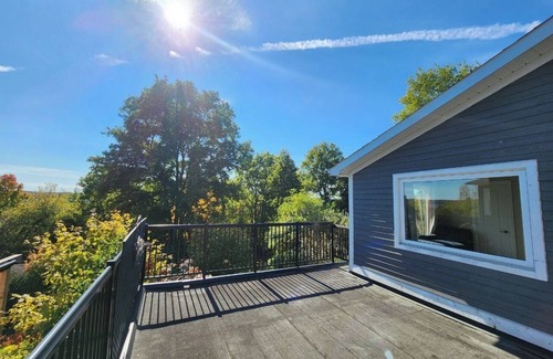 Oro-Medonte House | Cozy Lake Simcoe Retreat: Beach, Skiing, & Relaxation Minutes from Barrie!