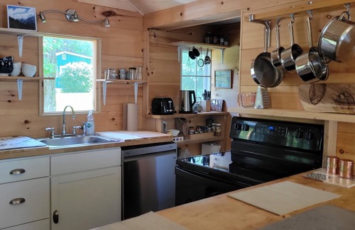 North Ferrisburgh Cottage | Cozy lakefront 2 1/2 bedroom home on Lake Champlain, with dock and deck.