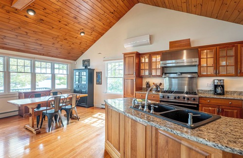 Raymond Cabin | Cozy Lakefront Cabin-Private Dock-Kayaks-Firepit
