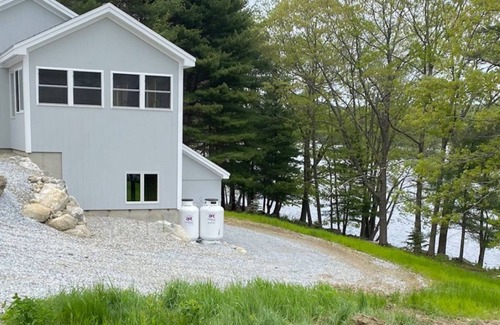 Newcastle Cottage | Cozy Lakefront Cottage with Stunning Views, Deck, BBQ Grill, and Outdoor Firepit
