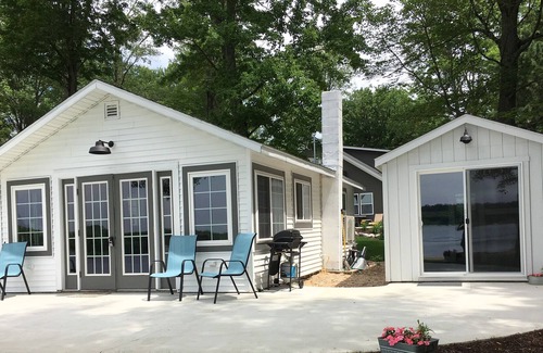 Rodney Cottage | Cozy lakefront cottage