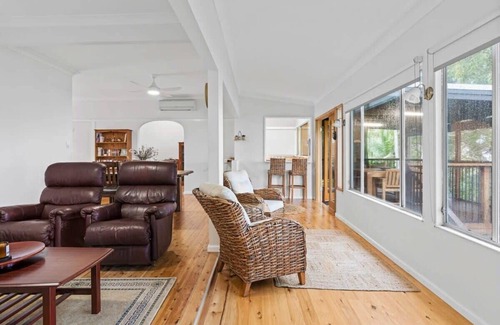 Tegerin House | Cozy Lakefront Home - Pet Friendly