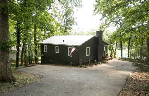 Sloans Valley Cabin | Cozy Lakehouse with Breathtaking Views of Lake Cumberland