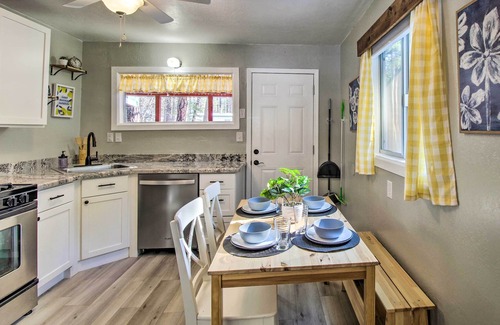 Pinetop-Lakeside Cottage | Cozy Lakeside Cabin: Walk to Rainbow Lake!