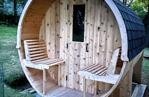 Mora House | Cozy Lakeside Cabin with a sauna, fireplace beautiful views & Pet friendly!