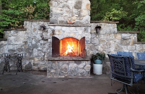 Fort Scott Cottage | Cozy Lakeside Cottage