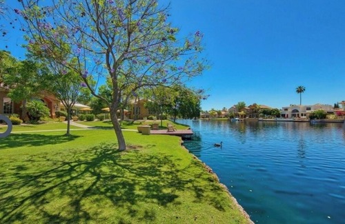 Val Vista Lakes Apartment | Cozy Lakeside Retreat on Val Vista Lake
