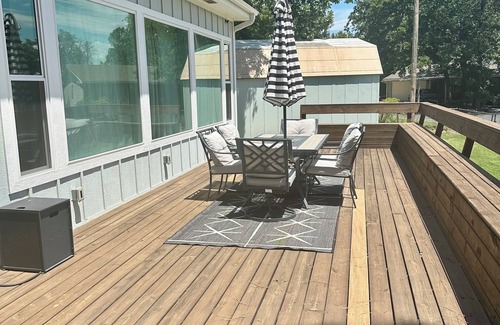 Longtown House | Cozy Lakeside Villa