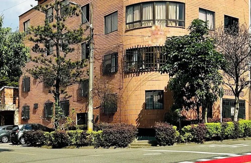 Villa Hermosa Apartment | ¡Cozy Loft in the Heart of Medellín!