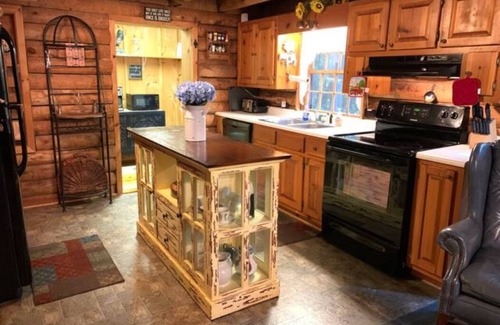 Sky Valley Cabin | Cozy log cabin in North Georgia