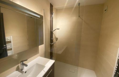 Bernieres-sur-Mer Apartment | Cozy love cocoon of 34 m direct access to the sea