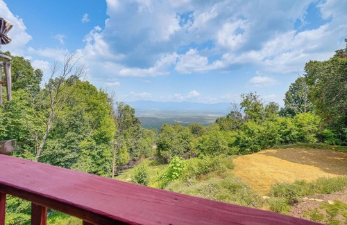 Stanley Apartment | Cozy Luray Cabin w/Views: Near Hiking Trails!