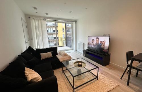 Thames Other | Cozy, luxury Spacious Room in shared apartment