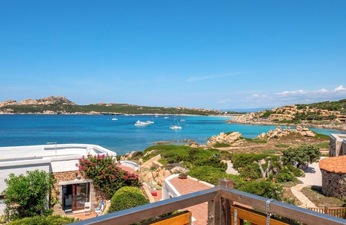 Santa Reparata House | Cozy Mansard Apartment “Sul Mare a Santa Teresa” with Wi-Fi, Sea View, Terrace & Garden