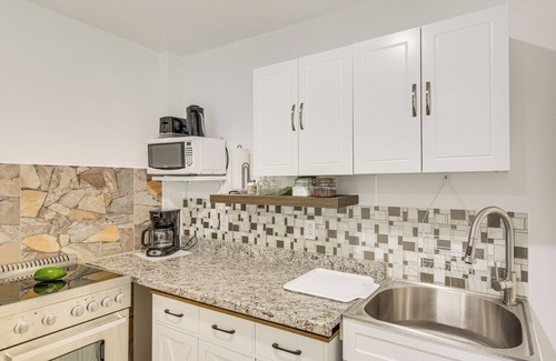 West Little Havana Cottage | Cozy Miami Cottage: 5 Mi to Dtwn!