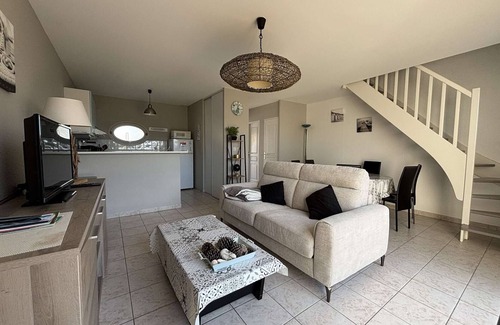 La Cotiniere House | Cozy Modern House Near Cotinière Harbor, Sleeps 4, Private Garden & Close to Sandy Beaches