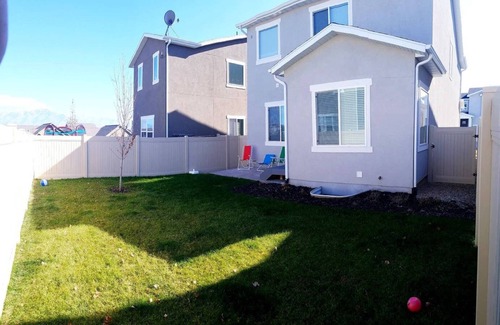 Herriman House | Cozy Modern 5 Bedroom Home w/Finished Basement