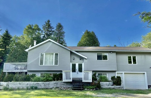 Minden Hills House | Cozy Modern Cottage- water view and adventure trail