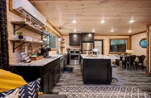 Broken Bow Cabin | Cozy Modern Farmhouse Hot Tub, Firepit, Game Table