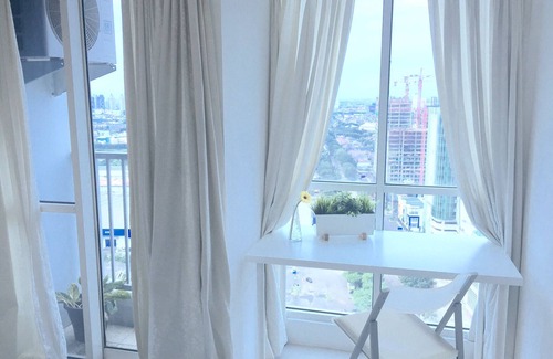 Kayu Putih Apartment | Cozy Modern Studio Room at Tifolia Apartmemt