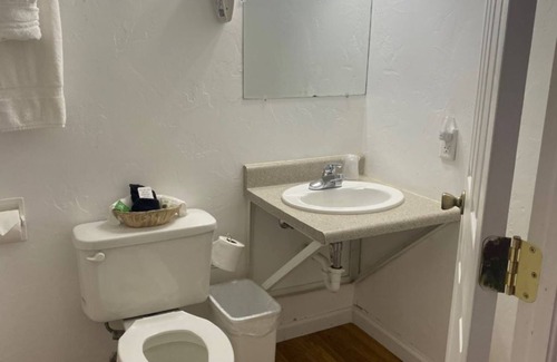 Glendo Hotel | Cozy Motel Room within 5 minutes of Glendo Recreational Area